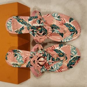 Crown & Ivy "Wylie" Palm Print Thong  Sandal Size 6 NWT